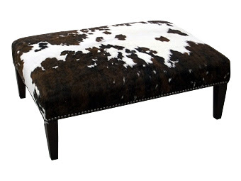 Hello Gorgeous! Hand-made furniture with a clear English aesthetic.
George Smith is also home to one of our favorite wallpaper maker, Fromental.