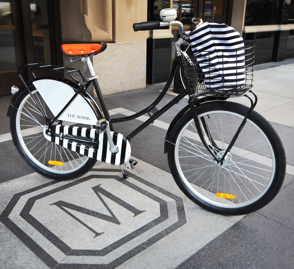 Sightseeing in New York, "Un Velo" at The Mark Hotel
