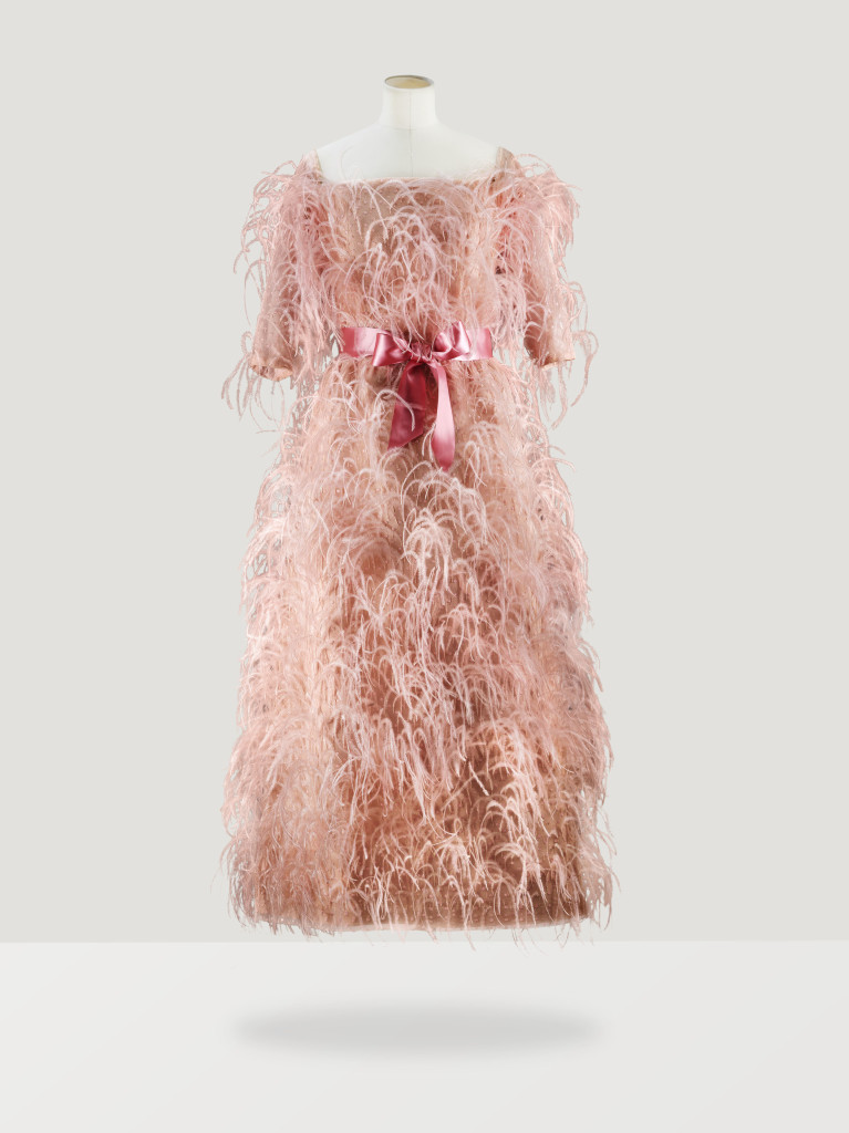 Balenciaga – 1965 Evening dress in point d’esprit tulle by Brivet, entirely covered with appliqué pink feathers by Albert