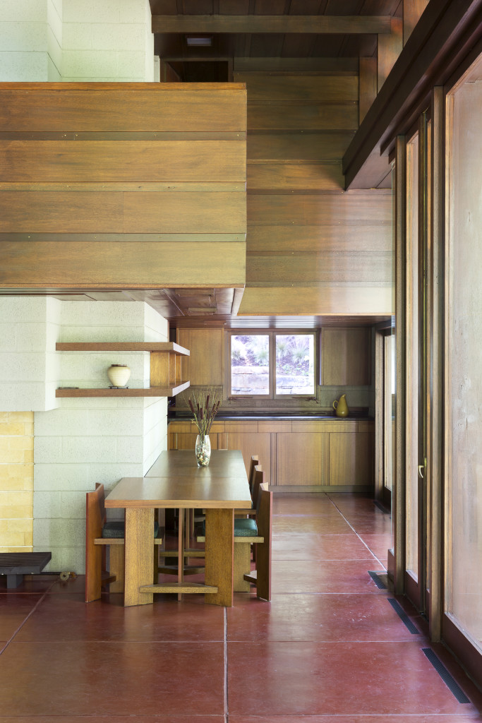 Dining Bachman-Wilson House designed by Frank Lloyd Wright  Courtesy Crystal Bridges Museum of American Art, Bentonville, Arkansas;  Photos by Nancy Nolan Photography