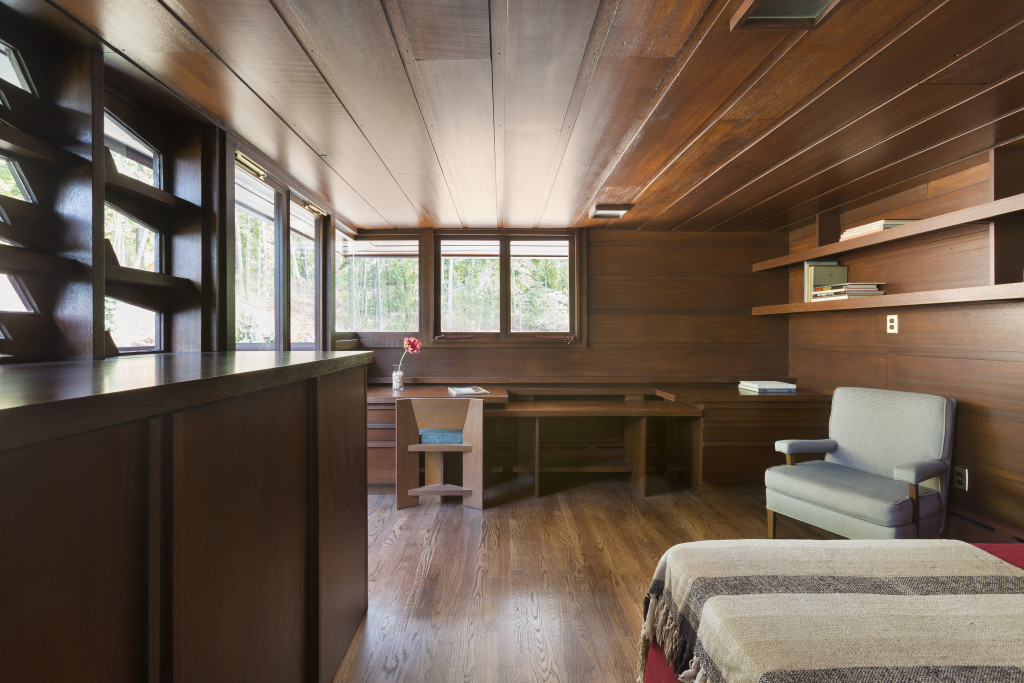 Upstairs Bedroom Bachman-Wilson House designed by Frank Lloyd Wright  Courtesy Crystal Bridges Museum of American Art, Bentonville, Arkansas;  Photos by Nancy Nolan Photography