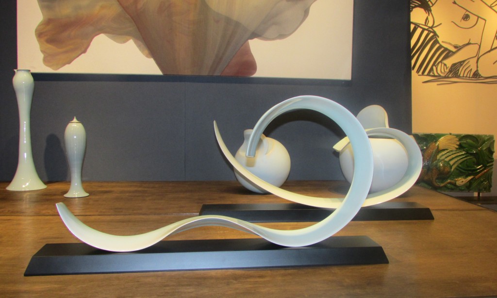 Beautiful curves, beautiful objects from Dai Ichi Gallery.