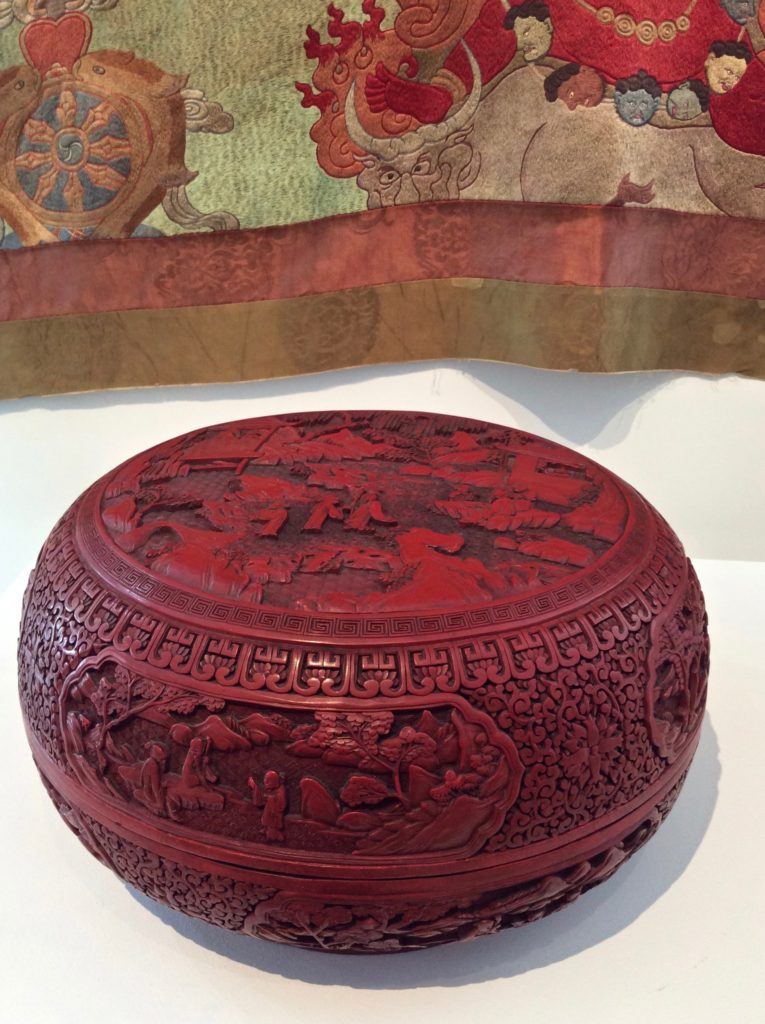 A large cinnabar lacquer circular box and cover. Jiaqing (1796 - 1820)
