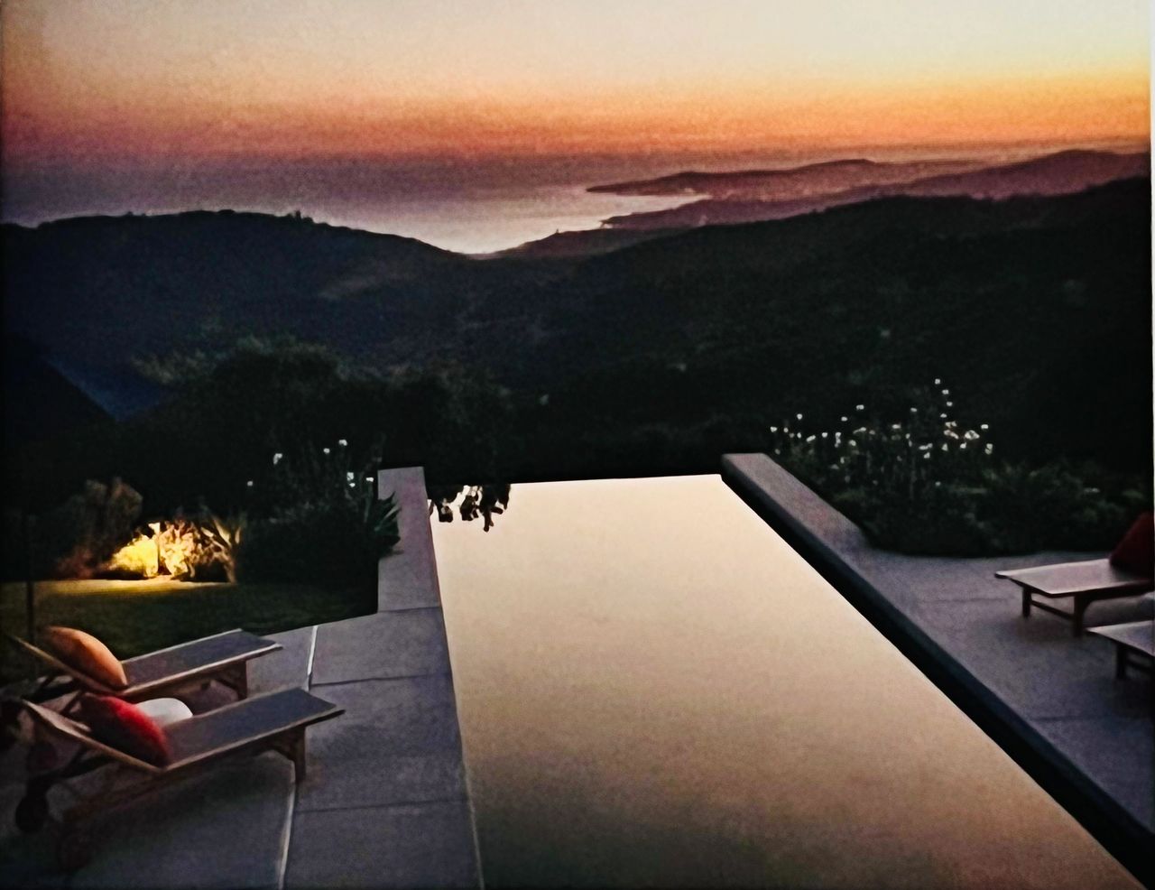 MODERNISM IN DESIGN